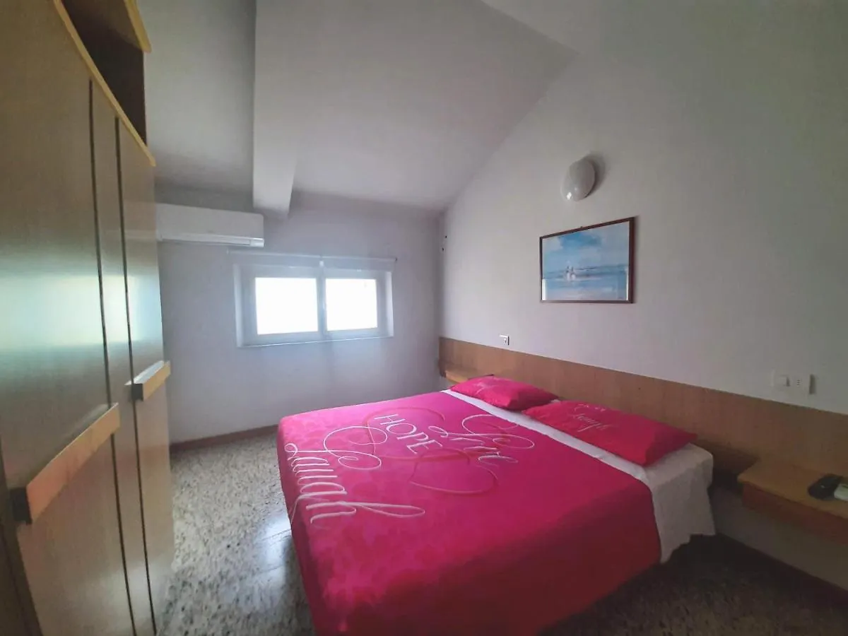 **  Hotel Amalfi Rimini Olaszország